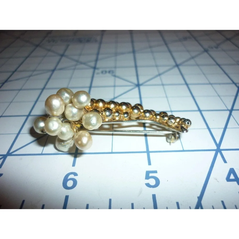 Vintage Signed VOGUE Faux Pearl Gold Tone Cornucopia Spray Brooch Mid‎ Century